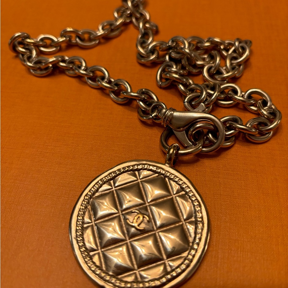 Chanel logo medallion chain necklace